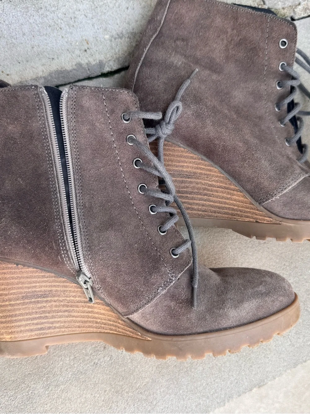 Barneys New York Brown Suede Lace-Up Chukka Boots